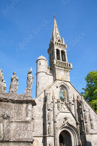 Église Notre-Dame à Confort Meilars dans le Finistèr photo