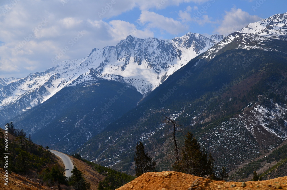 Fototapeta premium Himalayas Mountan Range in Yunnan, China