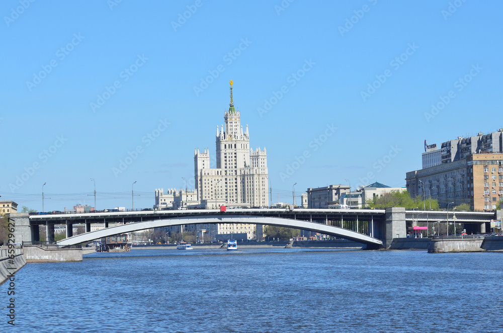 Большой Краснохолмский мост в Москве