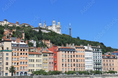 Vue sur la colline de Fourvière à Lyon