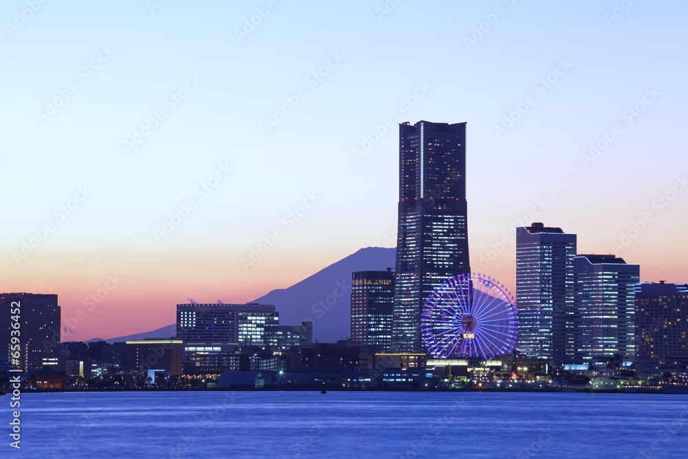 Fototapeta premium View of Yokohama Minato mirai area and mountain fuji