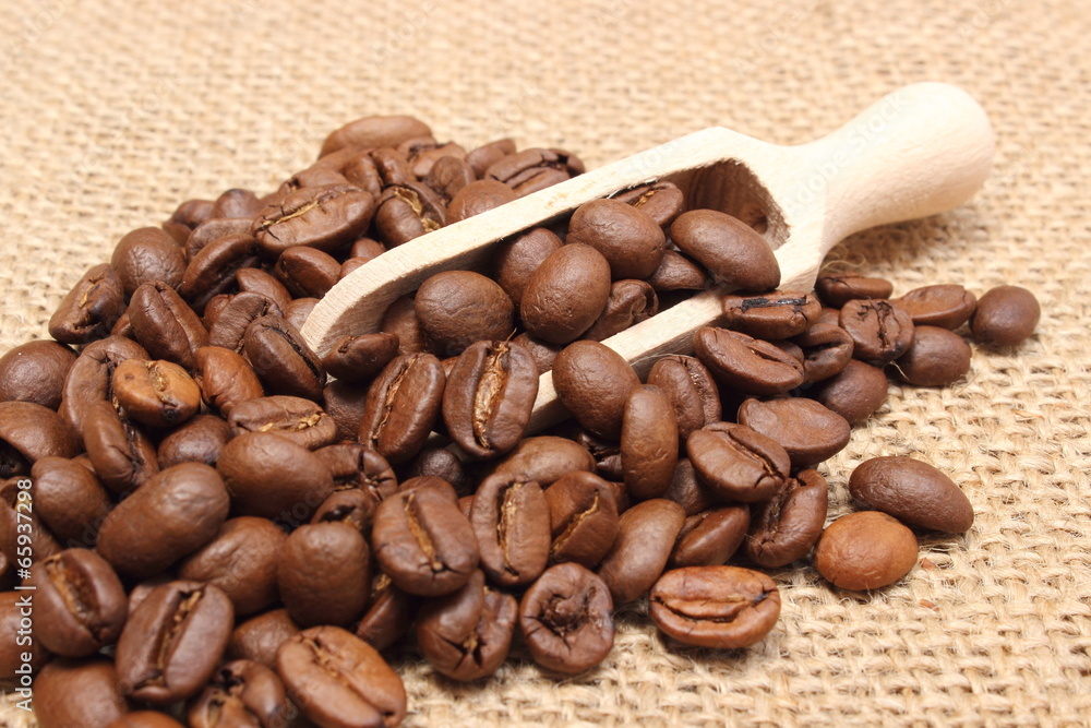 Fototapeta premium Heap of coffee on wooden spoon