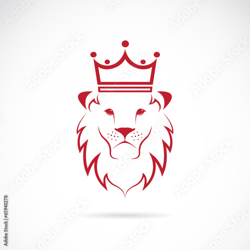 Vector image of an lion crowned