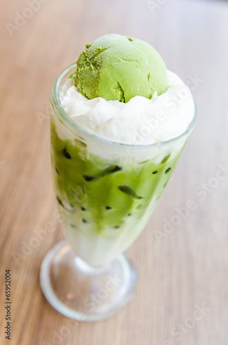 Iced green tea