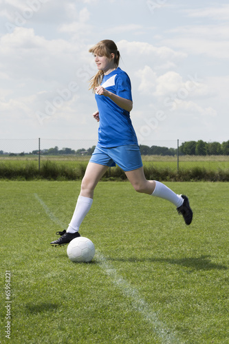 young soccer woman © Wolfgang Zwanzger