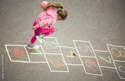 Fotografi girl on the hopscotch