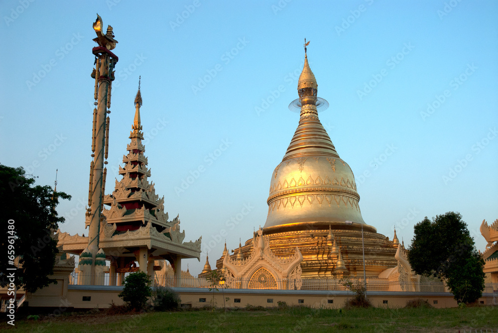 Fototapeta premium Golden Pagoda in Myanmar temple ,Yangon.