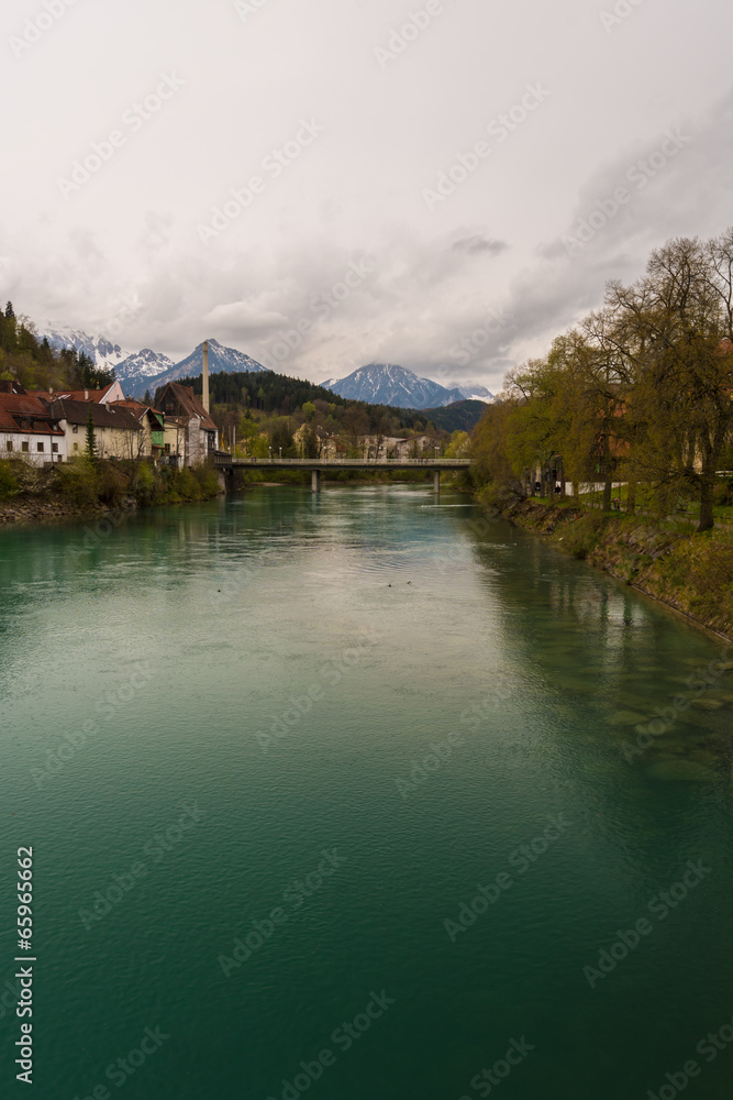 Alpen und Fluss Lech in Füssen im Ostallgäu