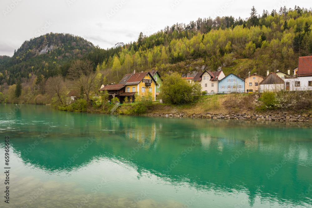 Alpen und Fluss Lech in Füssen im Ostallgäu