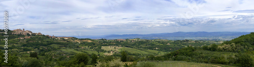 In the vicinity of the city of Monticello, Tuscany, Italy © Inna_G