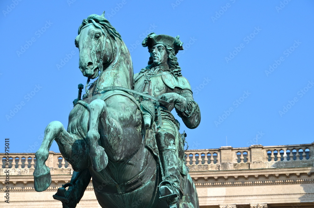 Fototapeta premium Statue of Emperor Joseph II at he Hofburg Palace in Vienna