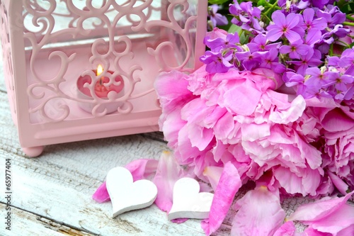 Laterne mit Pfingstrosen