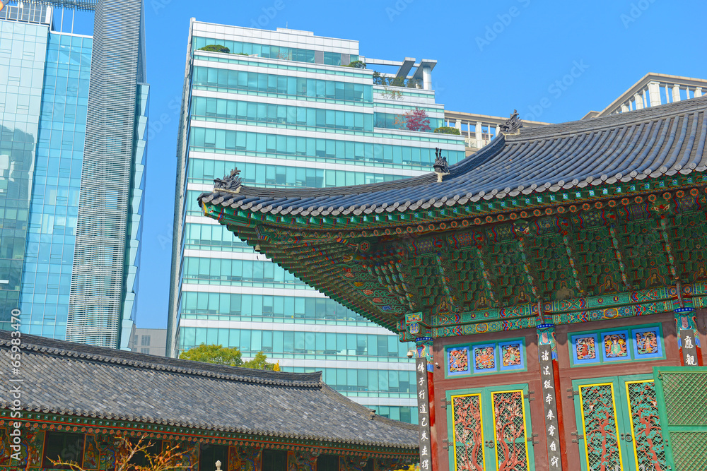 Fototapeta premium Traditional and Modern Architecture in Seoul, South Korea