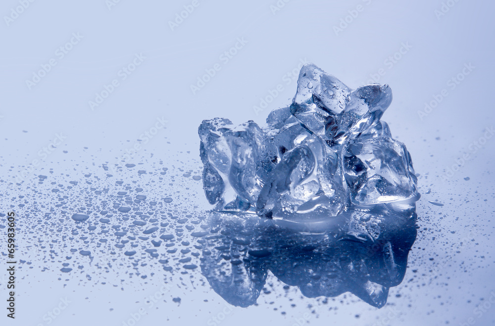 Obraz premium Melting ice on white