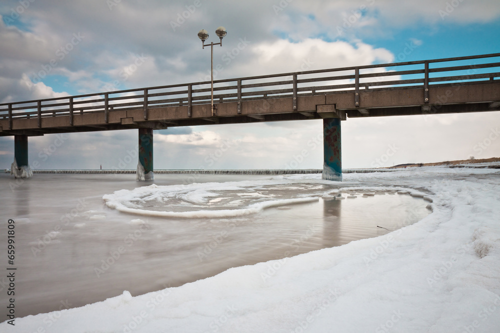 Die Ostseeküste in Wustrow (Fischland-Darß) im Winter. Die Ostseeküste in Wustrow (Fischland-Darß) im Winter.