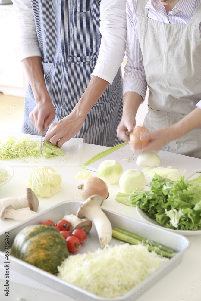 料理する夫婦 料理する夫婦