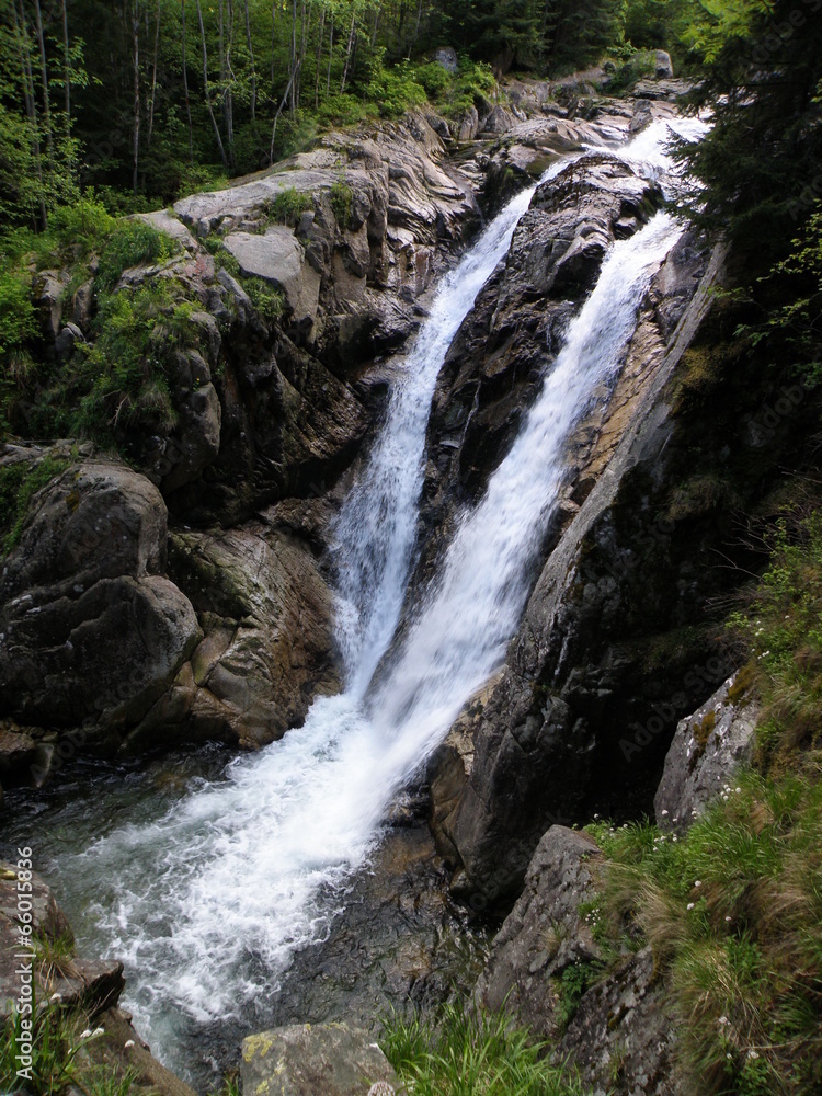 Obraz premium Lolaia Waterfall in National Park Retezat, Romania