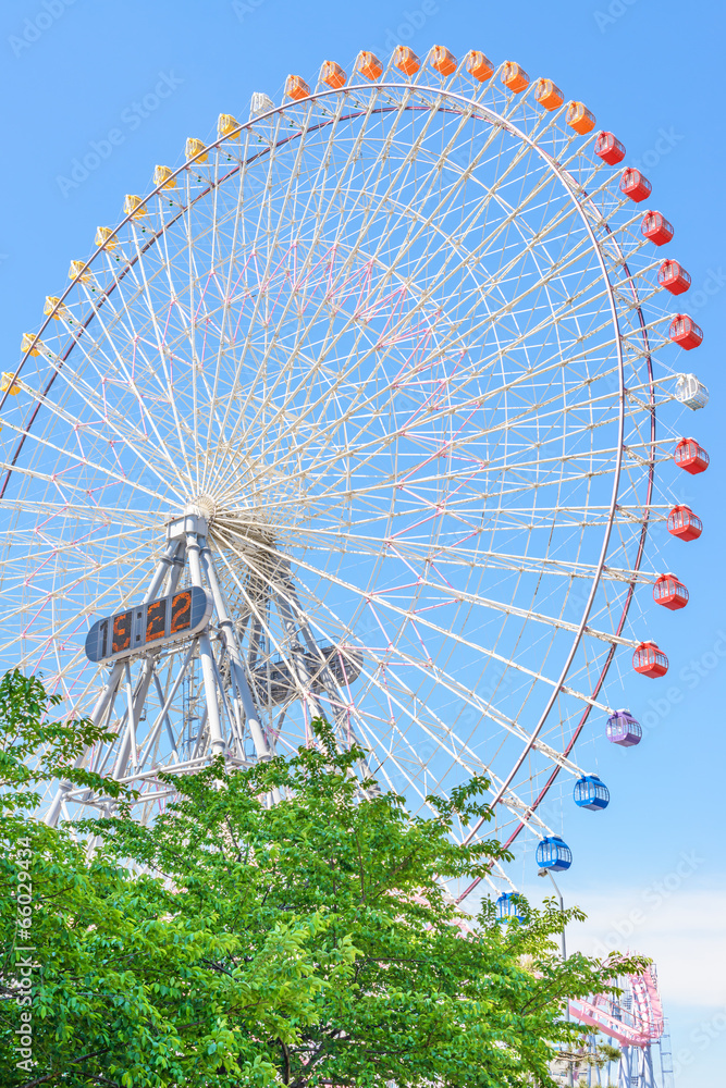 Fototapeta premium A huge ferris wheel in Yokohama City, Japan