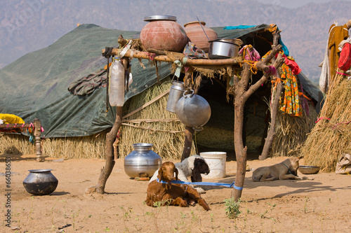 Slika na platnu Lonely house in the desert near Pushkar, India