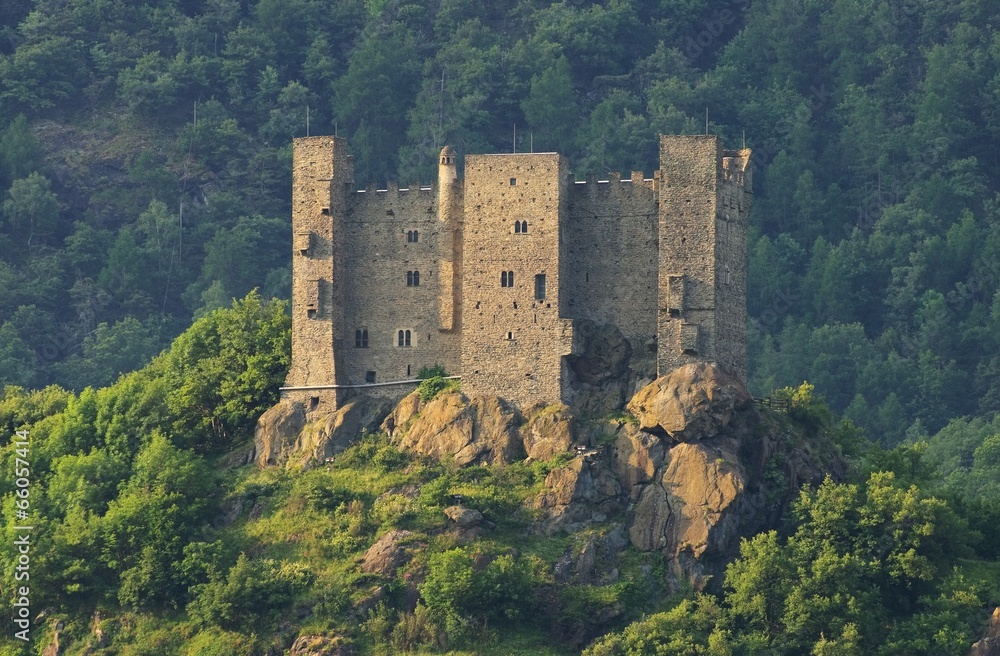 Castillo de Ussel 01 Castillo de Ussel 01