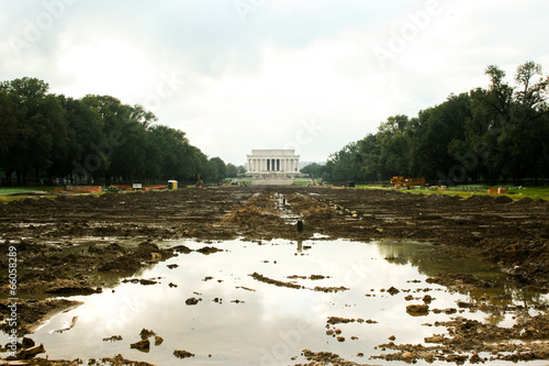 Canvas-taulu Reflecting Pool Under Construction