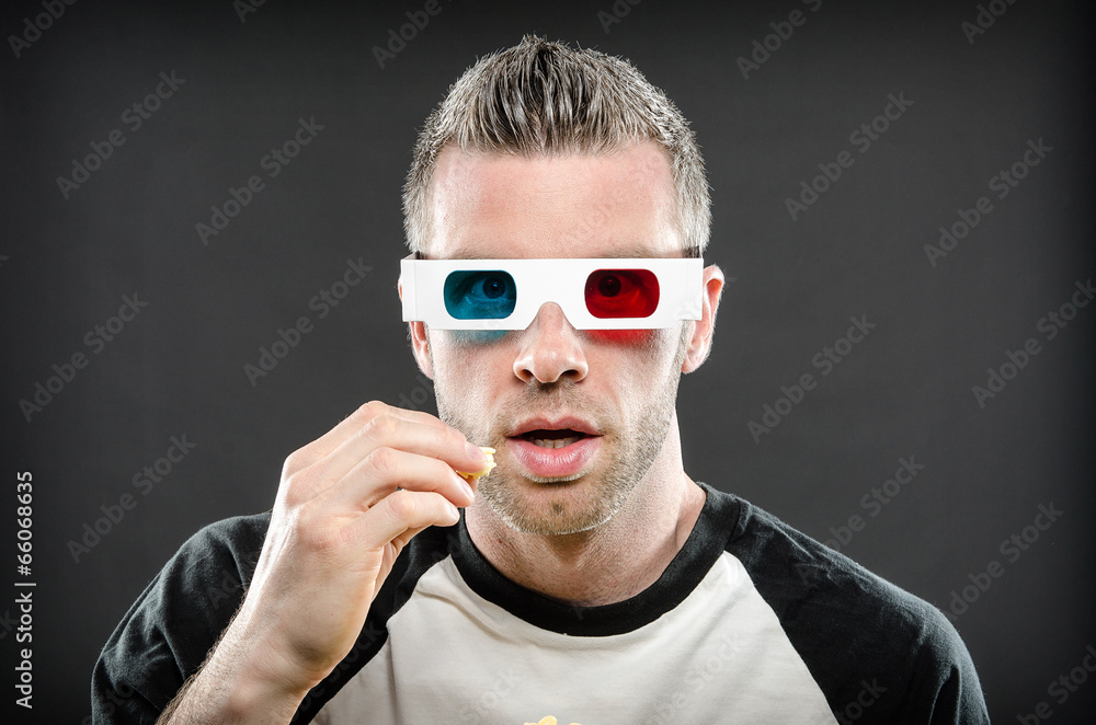 Naklejka premium Intense movie watching