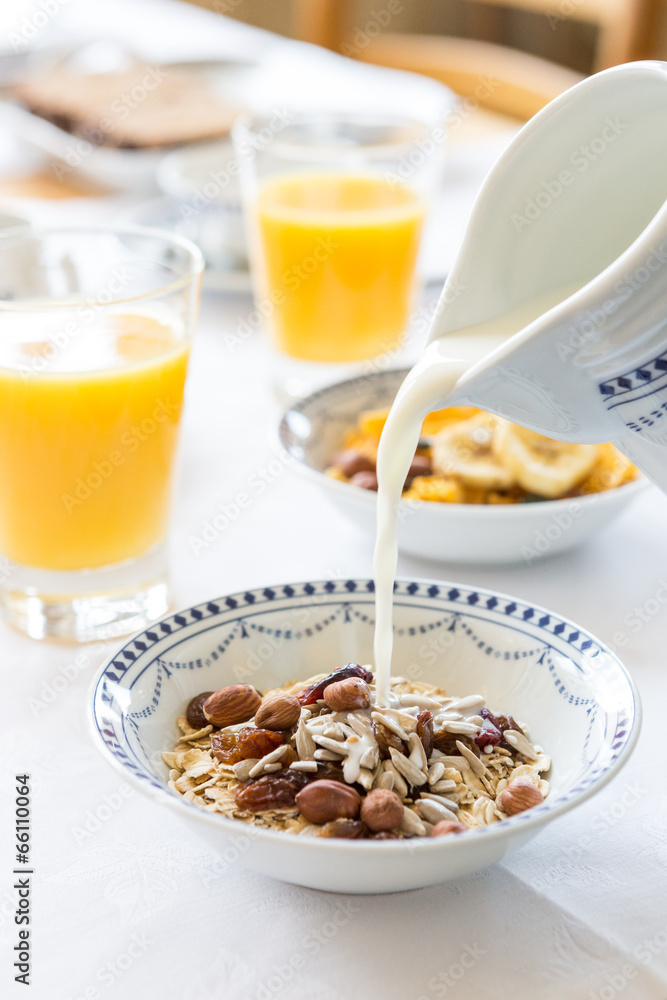 Milch im Müsli Milch im Müsli