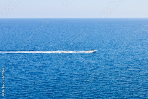 Speedboot auf dem Meer