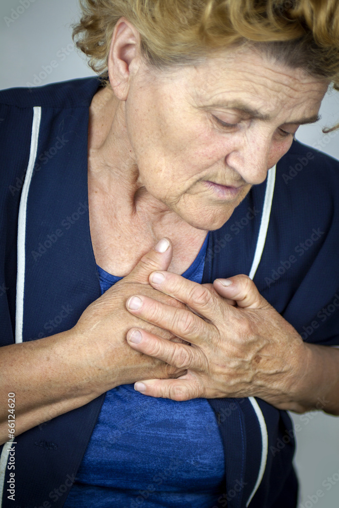 Senior oman having chest pain Senior oman having chest pain