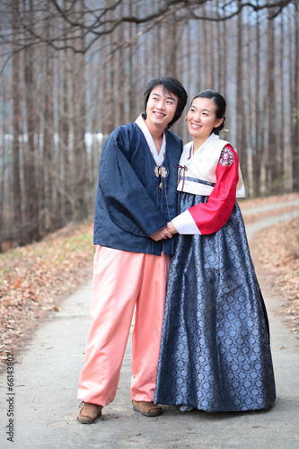 Couple in KoreanDress II