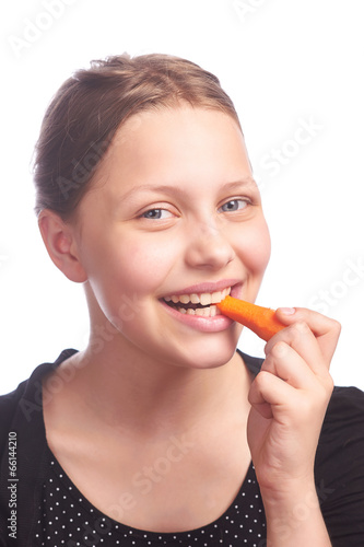 teen girl eating carrot