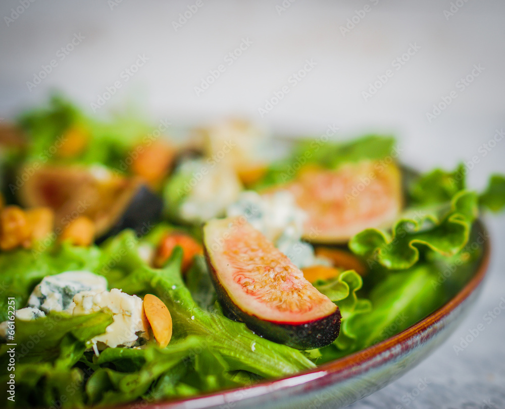 Green salad with figs,cheese and nuts