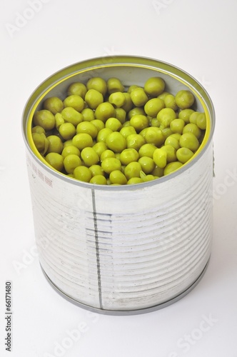  green peas in tin can