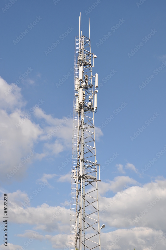 Steel telecommunication tower with antenna system