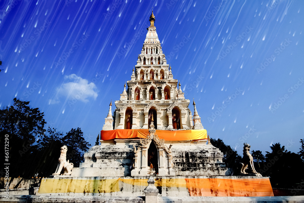 Naklejka premium Vintage white old pagoda in Wat Chedi Liam, chiangmai thailand