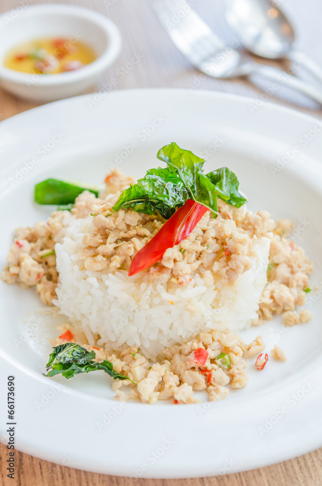 Spicy fried chicken with basil and rice