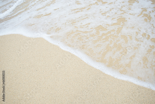 沖縄の海 砂浜の波