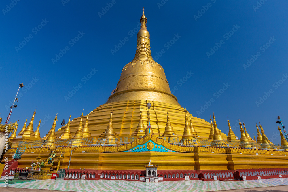 Fototapeta premium Shwemawdaw pagoda, the tallest pagoda and beautiful in Bago