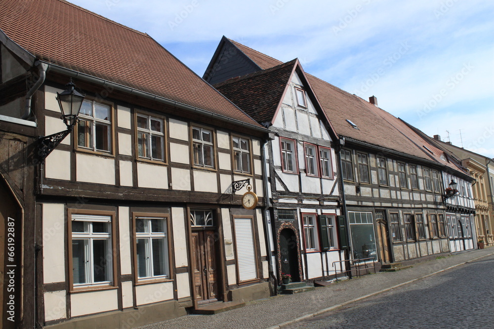 Zierreiche Fachwerkhäuser in der Tangermünder Kirchstraße Zierreiche Fachwerkhäuser in der Tangermünder Kirchstraße