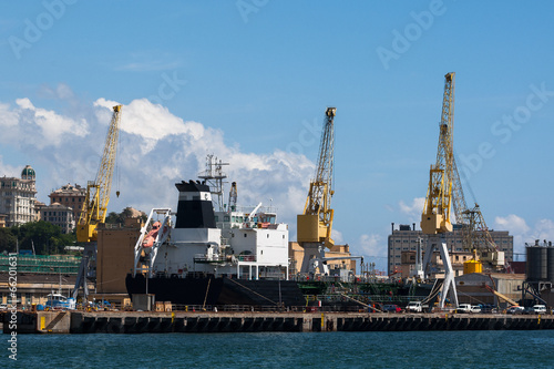 Nave merci porto Genova