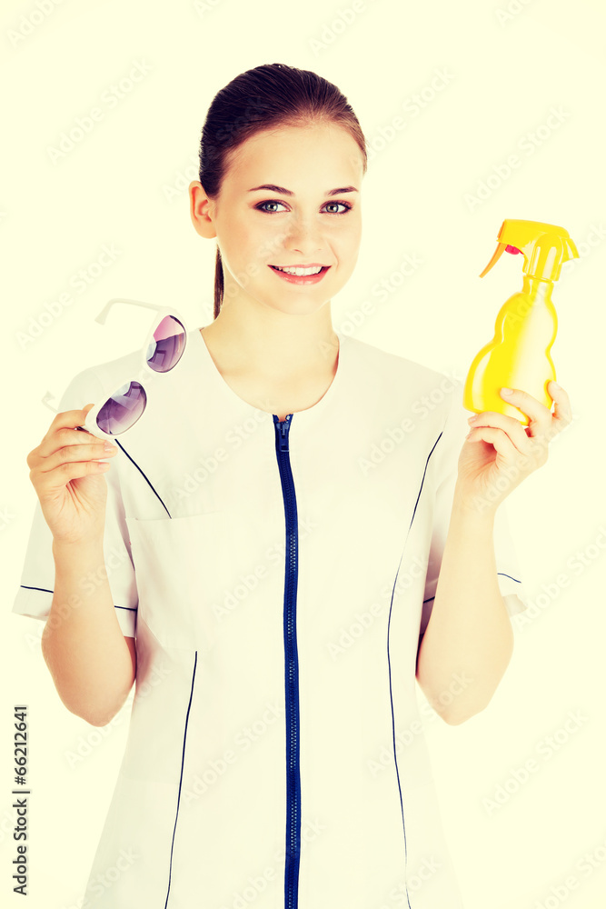 Doctor or nurse showing sunscreen and sun glasses Doctor or nurse showing sunscreen and sun glasses