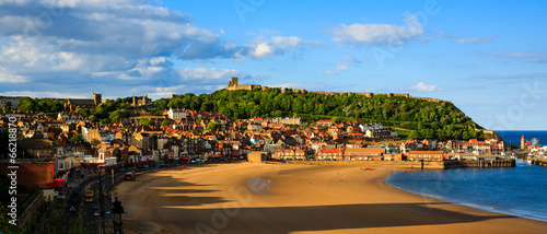 Photo Scarborough beach, castle and harbour view