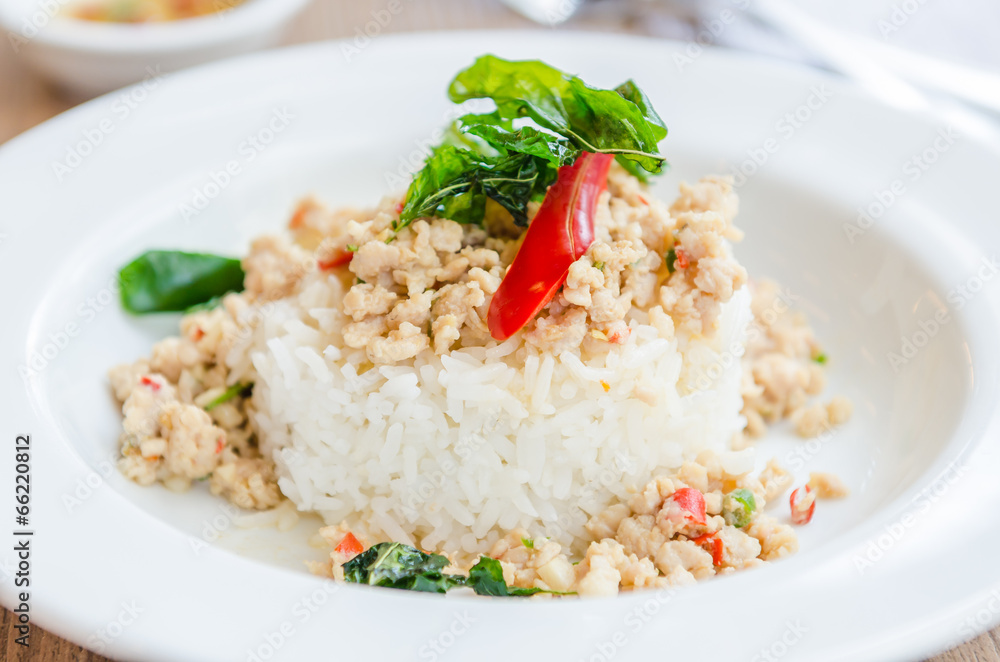 Spicy fried chicken with basil and rice