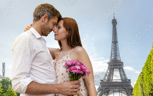 paris couple photo