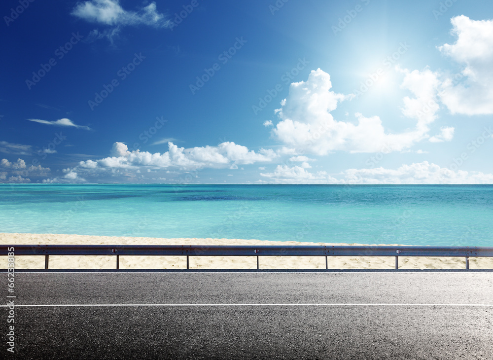 Fototapeta premium road on tropical beach