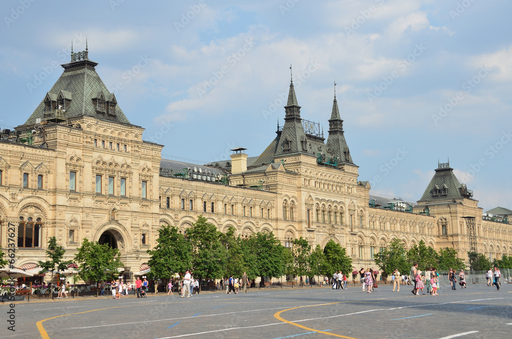 Здание ГУМа в Москве на Красной площади