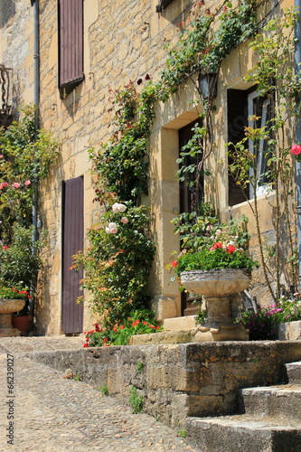 Une rue de Beynac-et-Cazenac  Dordogne 