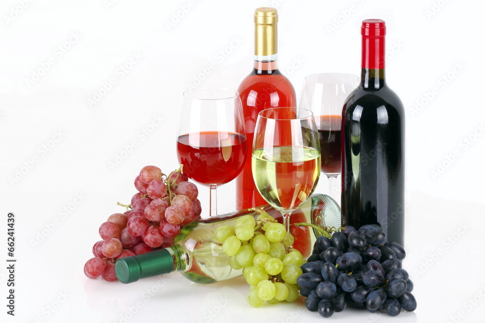 Obraz premium Bottiglie di vino con uva