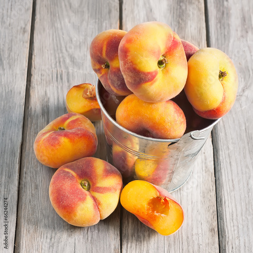 Flat or saturn peaches