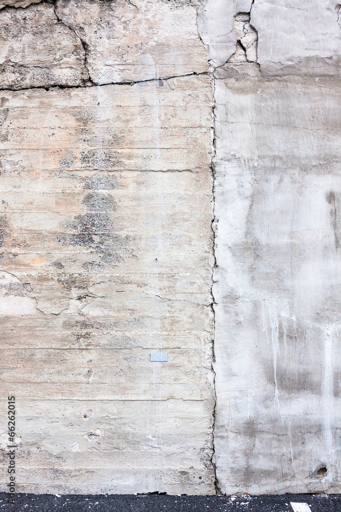Dirty cracked concrete wall